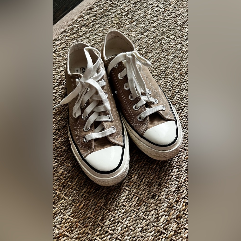 EUC CONVERSE Tan Chuck 70 Low-Top Sneakers